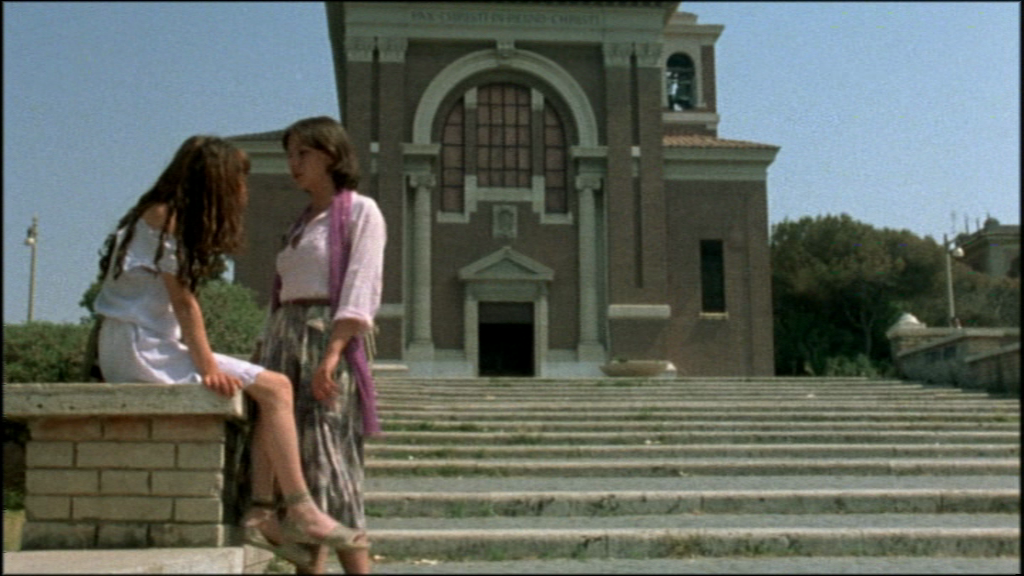 La scalinata di Regina Pacis nelle immagini del film "Amore tossico" (1983, Claudio Caligari)