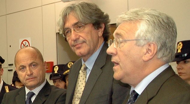 Il professor Carlo Racani, al centro nella foto