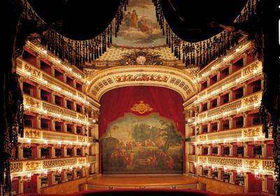 Il Teatro San Carlo torna al suo splendore