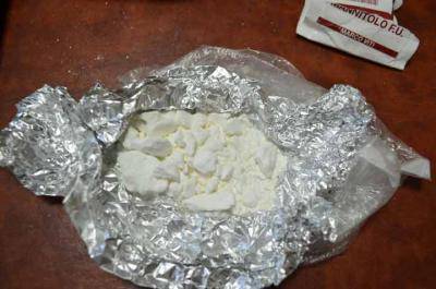 Preparava dosi di cocaina in casa: arrestato dai carabinieri