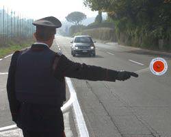 Rifiuta l’alcol-test e aggredisce i carabinieri: arrestato 45enne