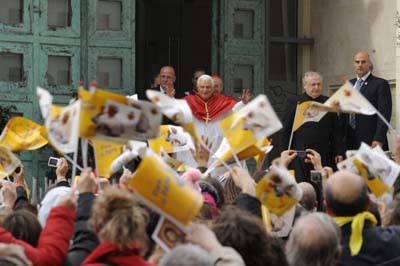 Il Papa alla Magliana invita a resistere in tempi di crisi