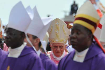 Il Papa: 'Le leggi tutelino pari dititti per le donne in Africa'