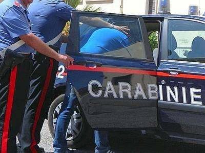 Si nascondeva in auto armato di pistola, arrestato latitante