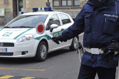 Giovane aggredito a bastonate, sul posto gli agenti della Polaria