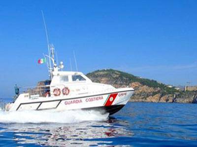 Capitaneria in azione a Ponza: sequestrati due natanti