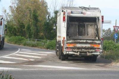 'I camion stanno distruggendo le strade dell'Isola Sacra'