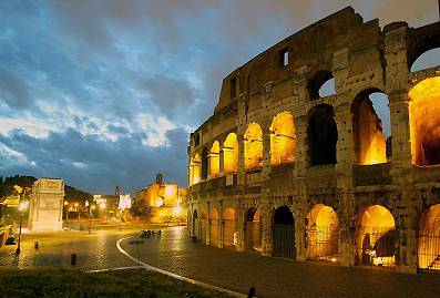Il Colosseo apre le porte di notte: visite guidate al chiaro di luna