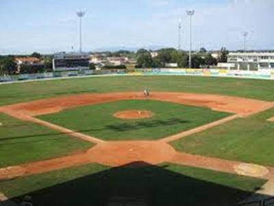 Baseball, un maxischermo in piazza Battisti