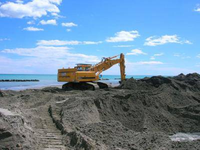 Al via il ripascimento della spiaggia di Cretarossa