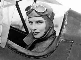 “Aquile rosa: storie di aviatrici 1910-1950”
