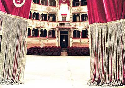 Teatro comunale, tetto in fase di completamento