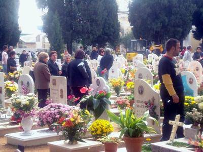 Cimitero: il Sindaco denuncia le gravi criticità e agisce per il ritorno alla civiltà