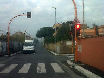 Operativo il semaforo tra via Valderoa e via Moccia