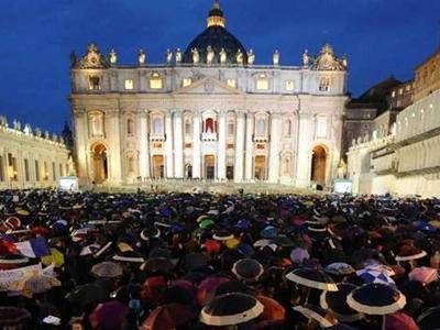Preghiera e silenzio. La "rivoluzione" del nuovo Papa