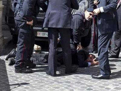 “Moderato ottimismo” per il carabiniere ferito. Che resta sedato e intubato