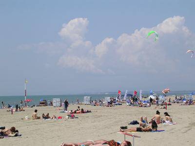 Primo caldo, assalto al mare