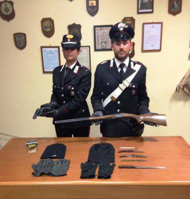 “kit del rapinatore” dentro casa, arrestato un italiano