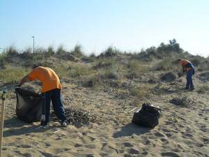 Tutti a Campo di Mare per la pulizia delle spiagge