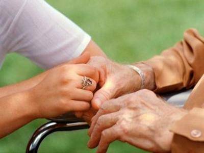 Come prendersi cura degli anziani non autosufficienti