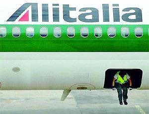 Alitalia in crisi. Arrivano i contratti di solidarietà