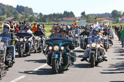 Le Harley-Davidson si incontrano sul litorale