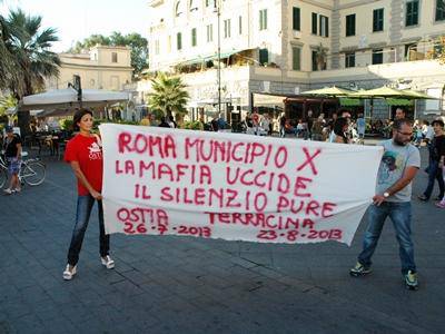 Flash mob a piazza Anco Marzio contro la mafia