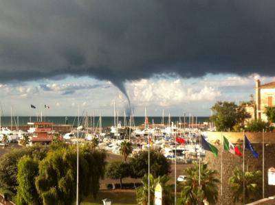 Avvistate trombe d’aria di fronte al lungomare di Nettuno