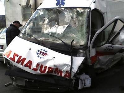 Incidente mortale tra un’ambulanza e uno scooter. Muore un 41enne