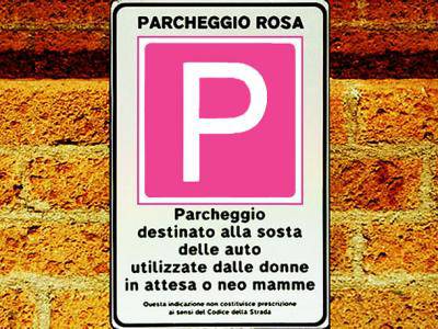 “Parcheggi rosa” riservati alle donne in gravidanza presso gli uffici pubblici