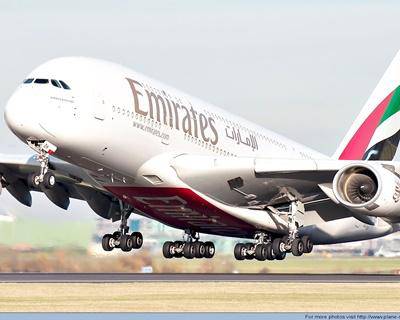 Trasporto aereo: Emirates cerca piloti per A380 in Italia