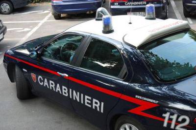 Ubriaco picchia la compagna, arrestato dai carabinieri