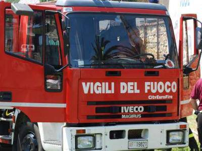 Roma, incendiano rifiuti tossici in un’impresa di costruzioni: 3 denunce