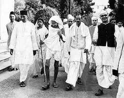 15 agosto 1947,  India e Pakistan ottengono l'indipendenza