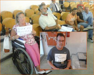 Disabili in protesta: "Tagliato il 75 per cento dell'assistenza"