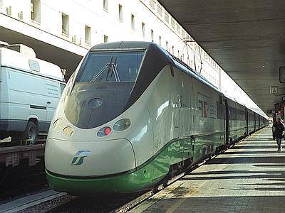 Trasporti: consegnato un nuovo treno per i pendolari