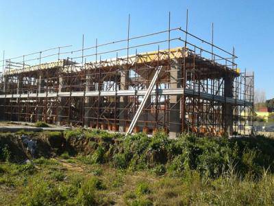 Crolla il solaio nella nuova scuola in costruzione a via Coni Zugna