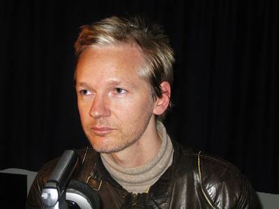 Assange, la Corte suprema svedese conferma l’arresto