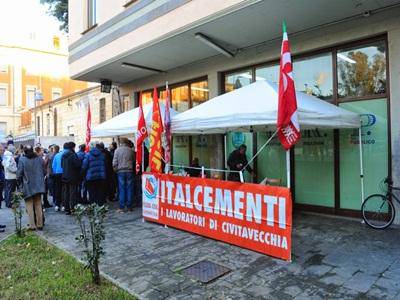 Prosegue la mobilitazione e la protesta degli ex lavoratori Italcementi
