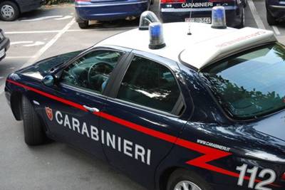 Molesta una donna all’Ufficio postale di Fiumicino, poi aggredisce i carabinieri