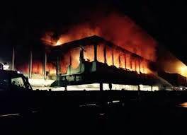 Incendio Aeroporto, M5S: “Situazione fuori controllo”