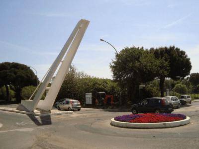 La stele di via Palo Laziale spostata al nuovo campo sportivo 