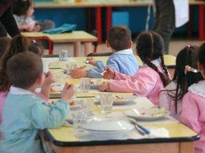 Mense scolastiche, Presenza Popolare: “Le colpe degli adulti scaricate sui più piccoli”