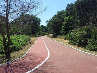 Nuovo parcheggio e pista ciclabile nel quartiere Nuova Lavinium