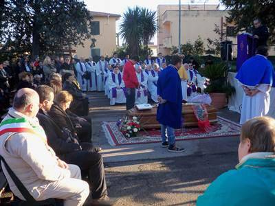 Si sono svolti nella chiesa di San Paolo Apostolo i funerali di Padre Ennio Cannas