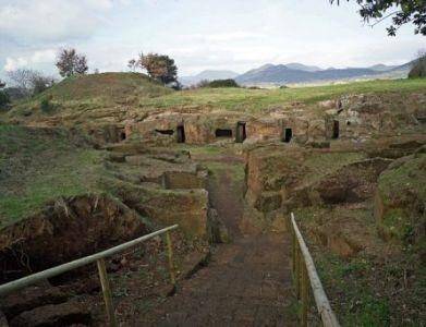 Turismo, Fi: “Siti archeologici invidiati in tutto il mondo cadono a pezzi”