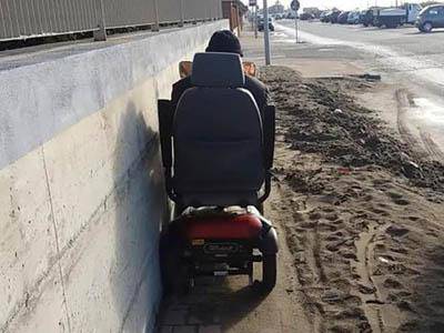 Anffas: “La sabbia nega l’accesso nei locali dell’associazione alle persone con disabilità”