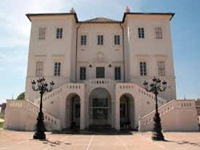 Taglio del nastro per una mostra d’arte a Villa Corsini Sarsina