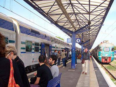 Trasporti, Latini: “Anticipate di 20 minuti il treno delle 7,37”