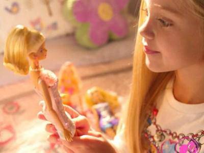 Basta perfezione: la Barbie da oggi è anche "normale"